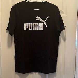 Puma Men's Black and White Logo Tee ( it has no tag with size)